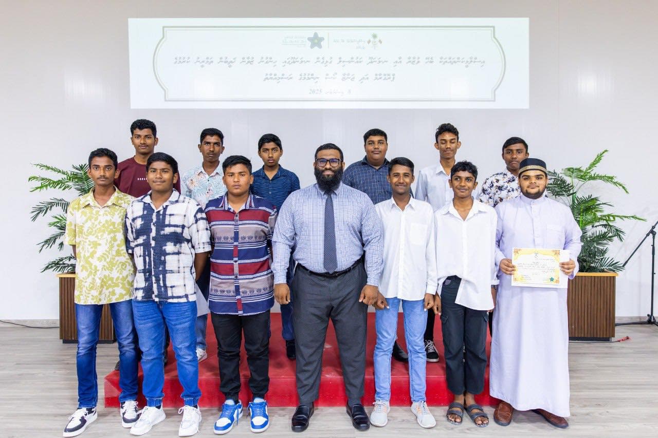 މަނަދޫގައި 700 މީހުން ޖާގައިގެ މިސްކިތް ހުޅުވައިފި